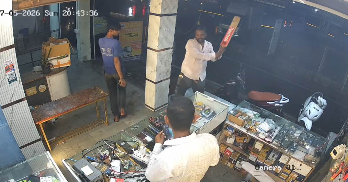 उज्जैन में गुंडागर्दी: हफ्ता न देने पर मोबाइल दुकान में बैट से तोड़फोड़, CCTV में वारदात कैद