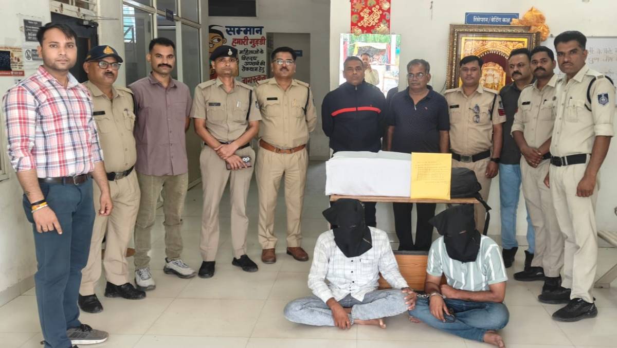 कृषि सेवा केंद्र की आड़ में चल रहा था नकली नोटों का खेलः यूट्यूब से सीखकर छापे 500-500 के नोट, 2 गिरफ्तार