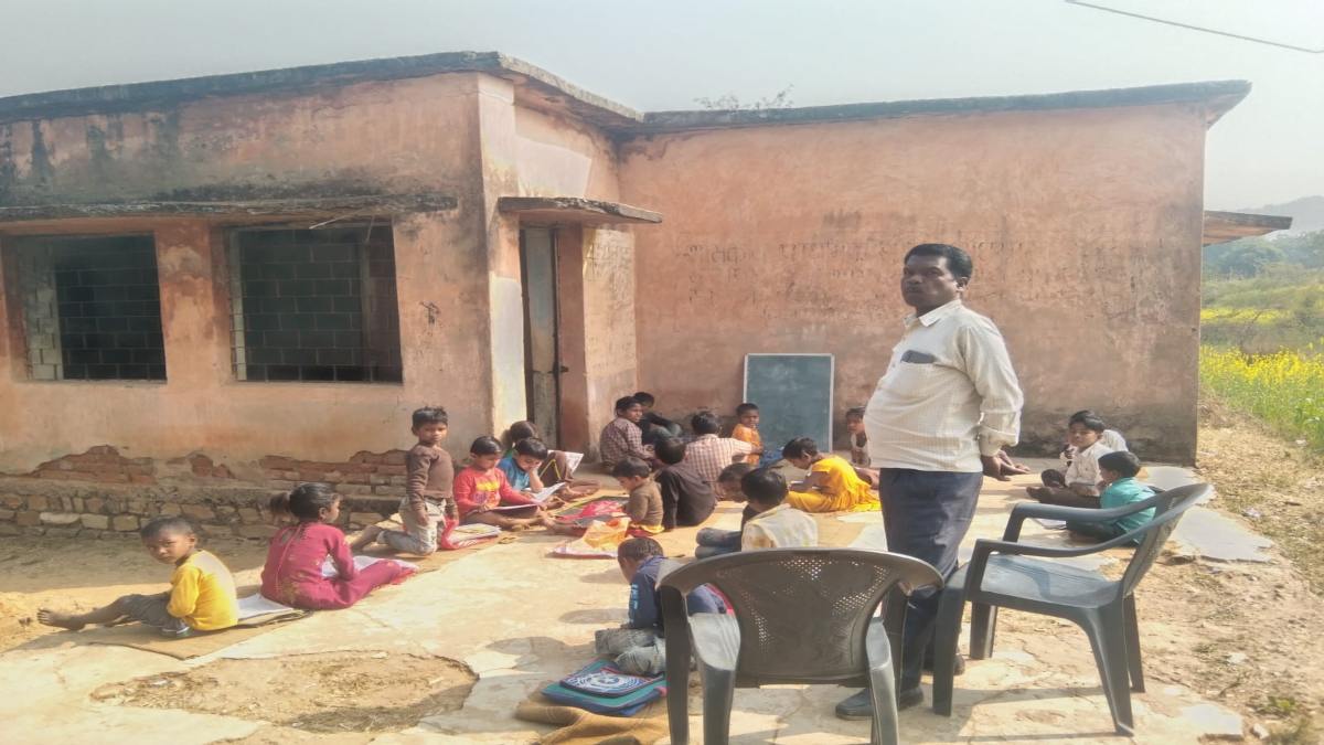 शिक्षा विभाग में बड़ा गड़बड़झालाः 20 महीने बाद बिना ड्यूटी वेतन का कर दिया भुगतान
