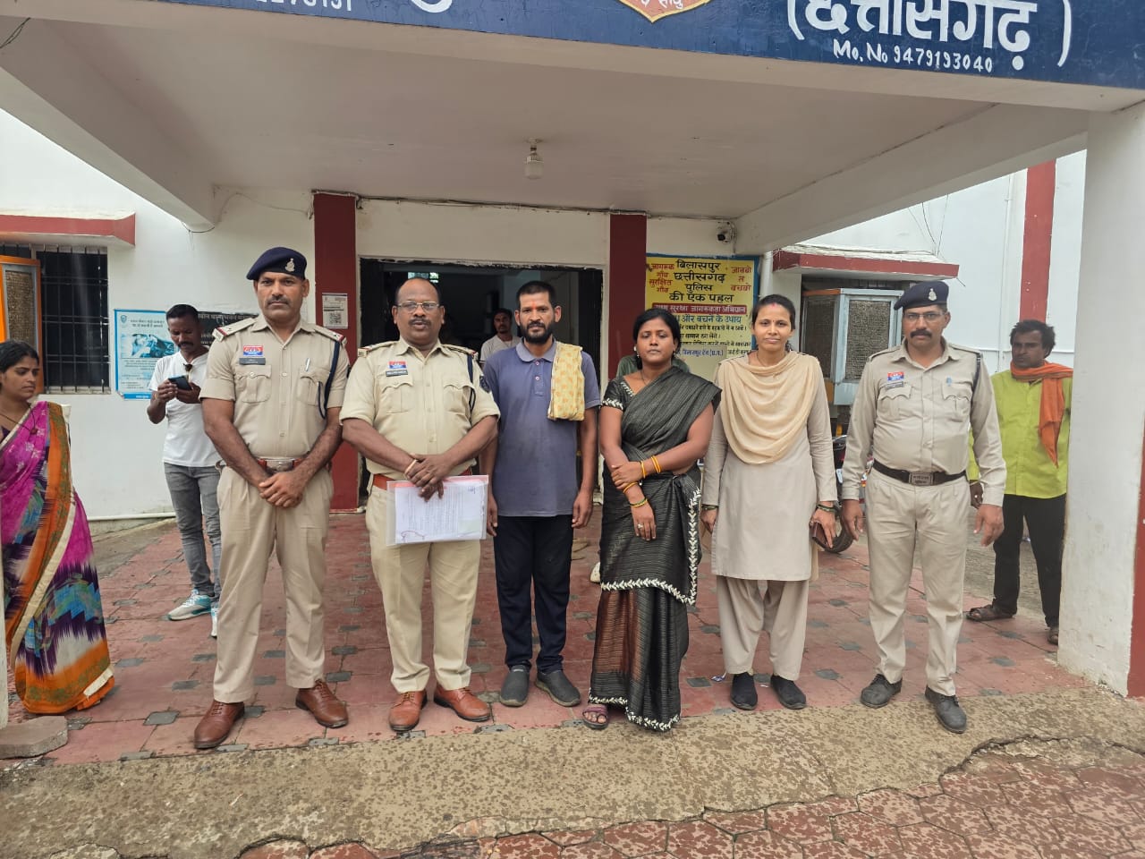 युवक की आत्महत्या के मामले में मामा-मामी गिरफ्तार, खुद के पैसे मांगने पर दी थी रेप केस में फंसाने की धमकी
