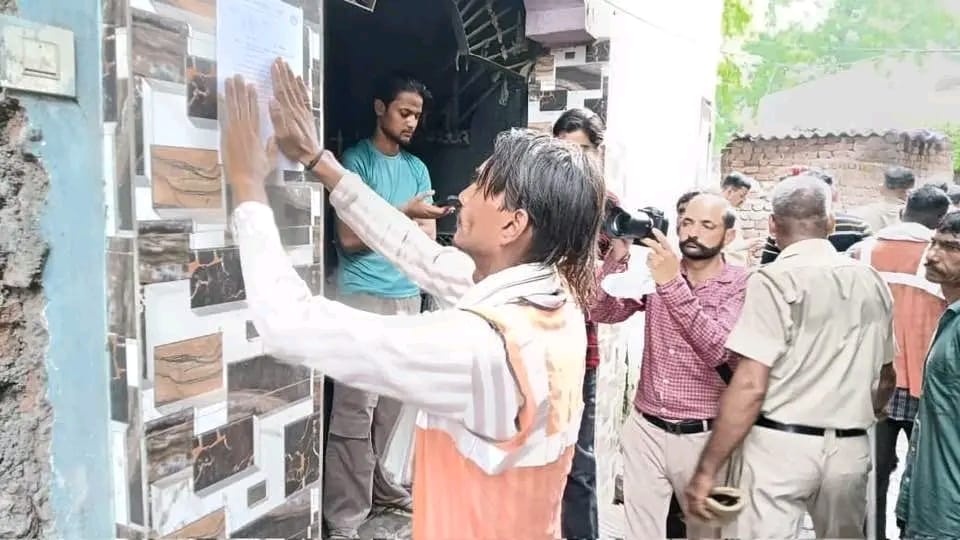 पहले पथराव, अब बुलडोजर की बारी… 130 घरों पर चस्पा हुए नोटिस