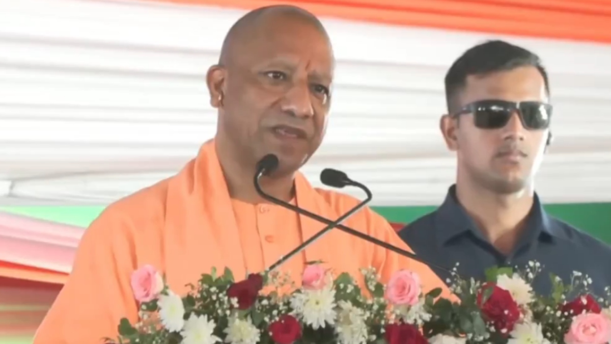 गोरखपुर में CM योगी की रवि किशन पर चुटकी, बोले- ‘नाली साफ करने से बेहतर अतिक्रमण हटवाइए’