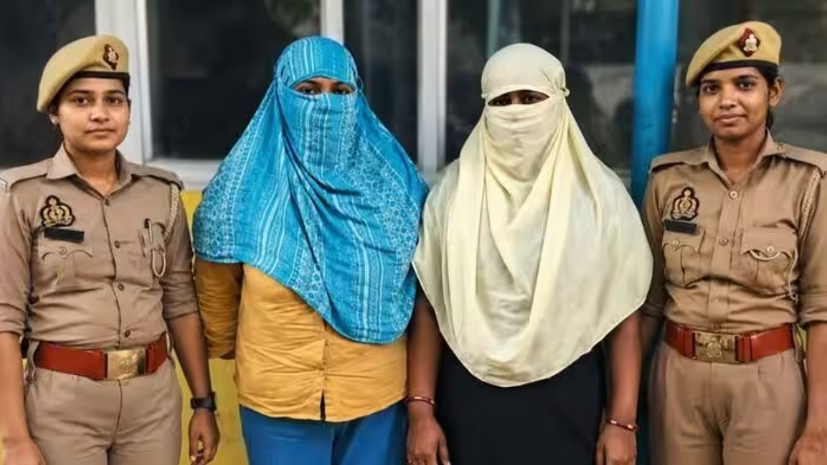 वाराणसी में पहली बार उल्टा एक्शन! पुरुषों से छेड़छाड़ के आरोप में दो युवतियां गिरफ्तार, एंटी रोमियो स्क्वॉड ने भेजा जेल