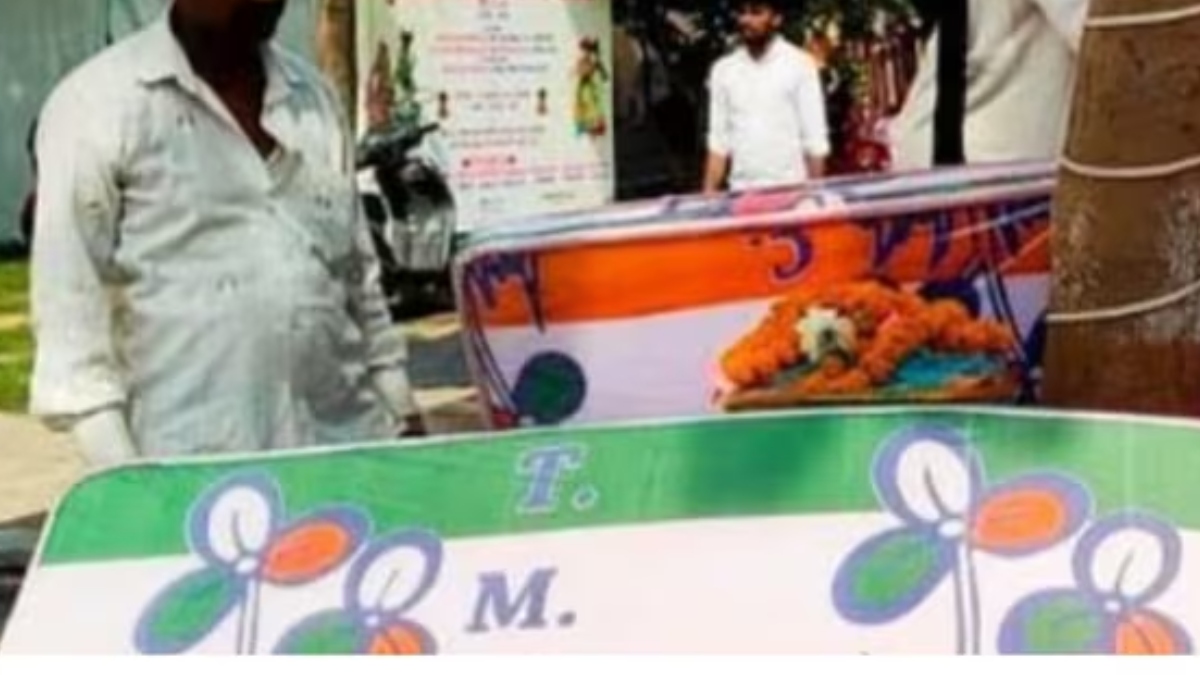 गजब! मुख्यमंत्री सामूहिक विवाह योजना में नवदंपतियों को मिले TMC प्रिंटेड गद्दे, मचा बवाल
