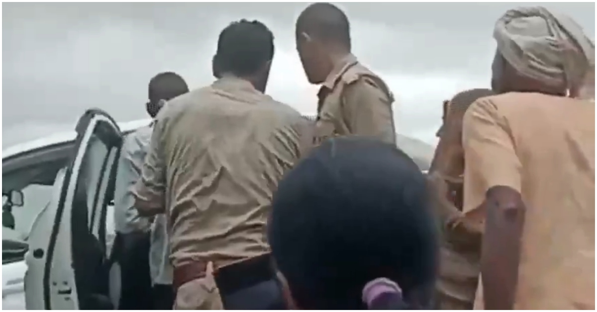 ‘किडनैपर हो गई UP पुलिस’! बांदा में निजी कार से युवक को उठाकर ले जाती दिखे खाकी वाले, महिला को दिया धक्का, VIDEO वायरल