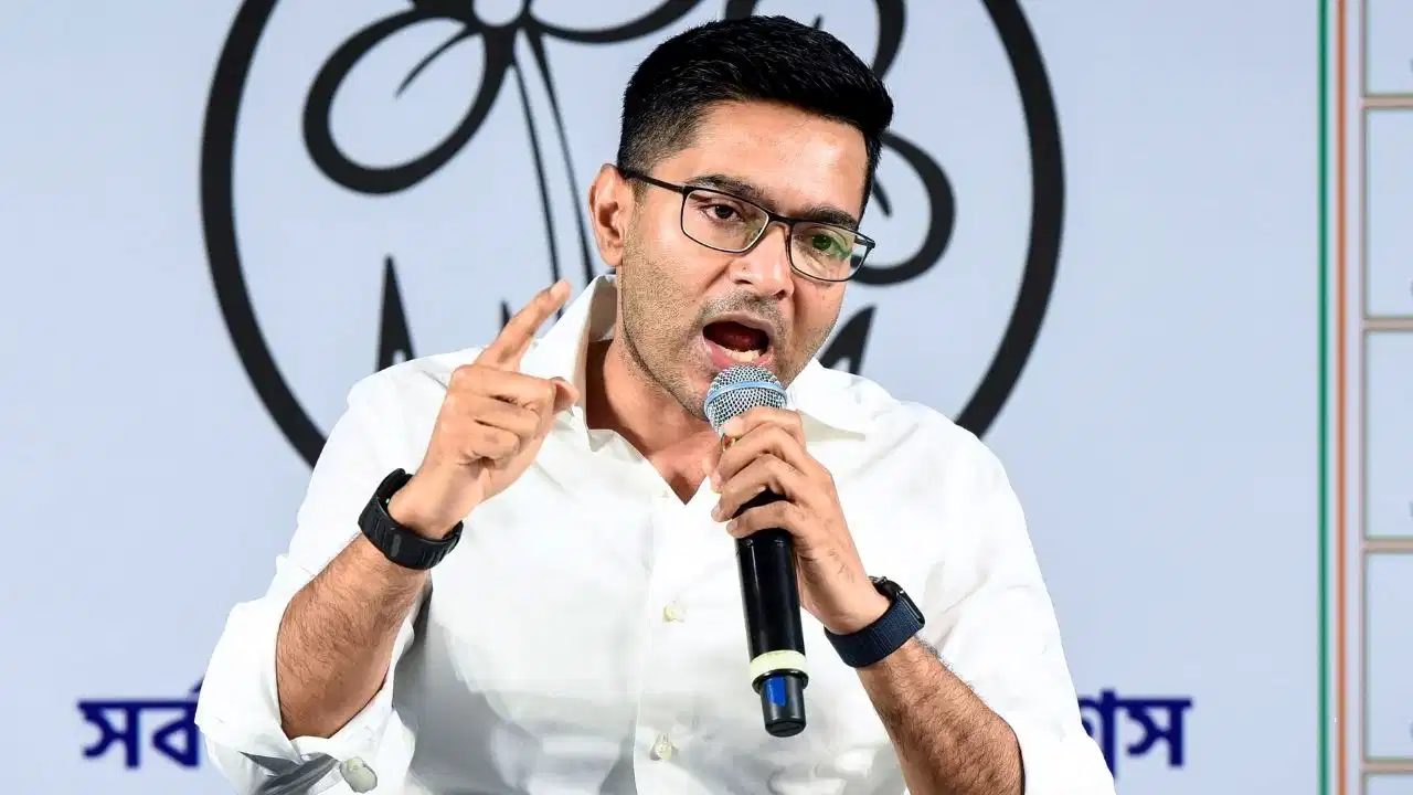 अभिषेक बनर्जी की बढ़ीं मुश्किलें: ‘सेवाश्रय’ मामले में दूसरी FIR दर्ज, कई करीबी भी जांच के घेरे में