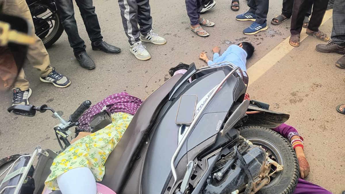 BREAKING: नेशनल हाइवे पर दर्दनाक सड़क हादसा, 2 महिला और 2 बच्चों की मौके पर मौत, एक बच्चा घायल
