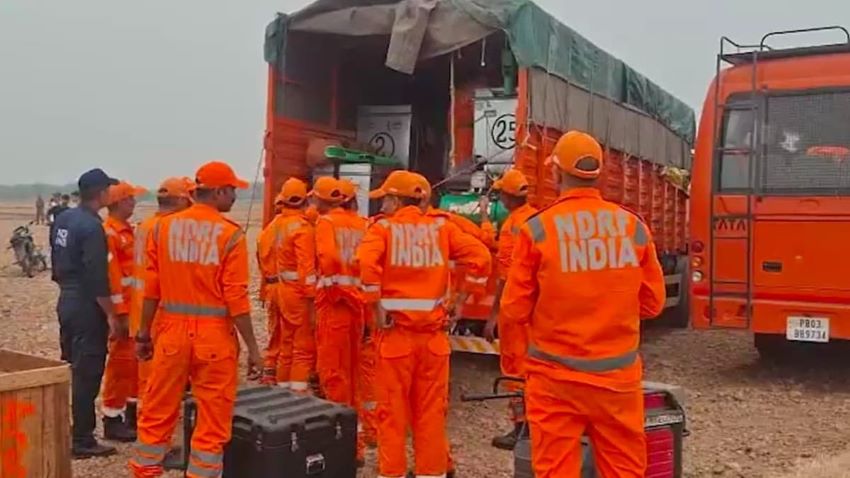 21 घंटे तक चली जिंदगी की जंग हार गया मासूम निरवैर… 220 फीट गहरे बोरवेल ने छीनी 4 साल के बच्चे की सांसें
