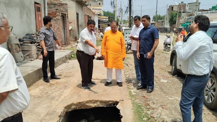 भिवानी में गंदे नाले की बदहाली पर विधायक सख्त, PHED अधिकारियों को 5 दिन में सफाई का अल्टीमेटम