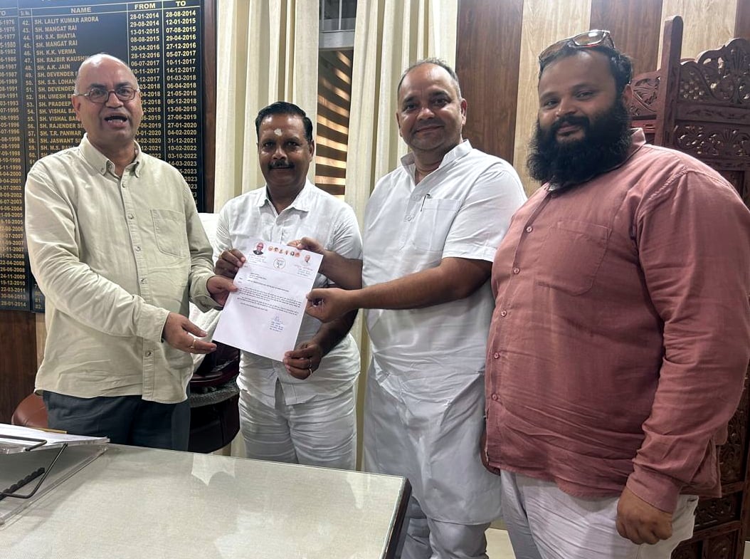 भिवानी में गहराया पेयजल संकट, नए बूस्टर की मांग को लेकर पार्षदों का प्रदर्शन, विभाग को सौंपा ज्ञापन