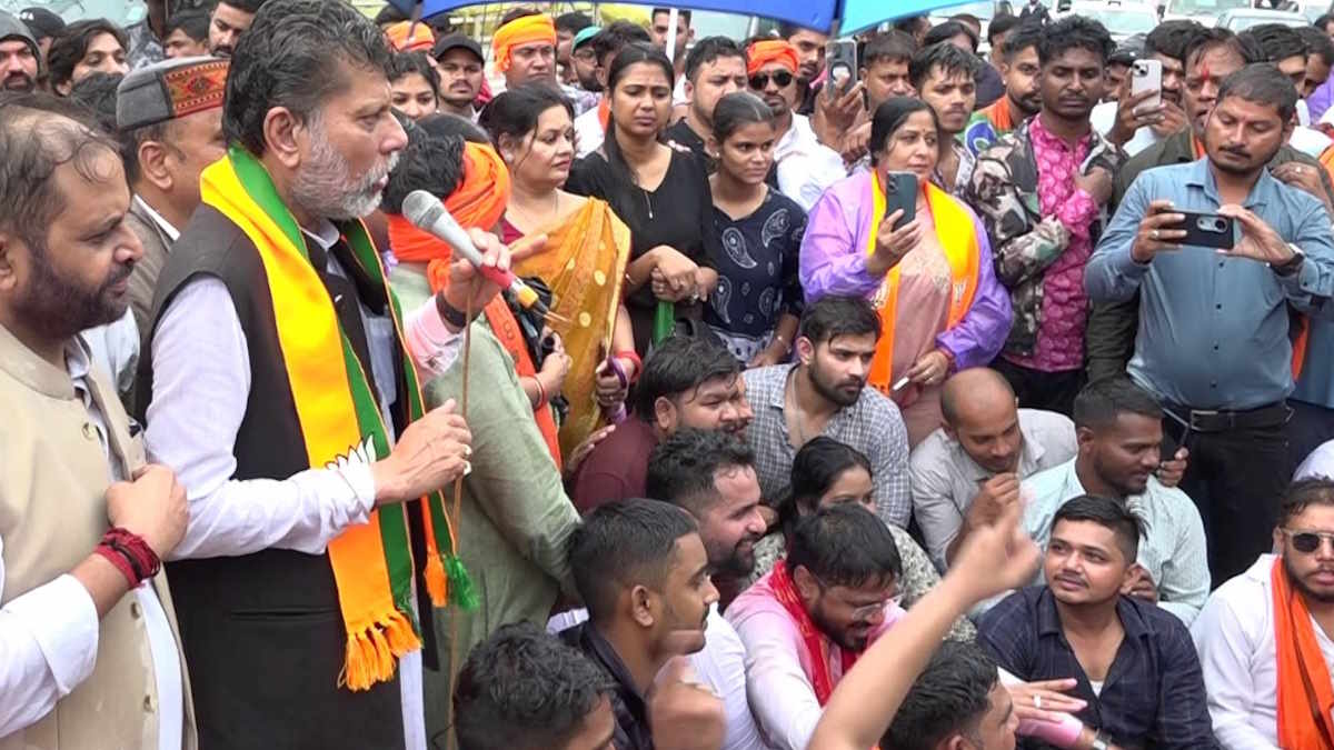 छतीसगढ़ में भाजपा का जंगी प्रदर्शन: PM आवास के बाहर राहुल गाँधी के धरने पर फूटा BJP का गुस्सा, प्रदेश अध्यक्ष समेत आधा दर्जन मंत्रियों ने संभाला मोर्चा…