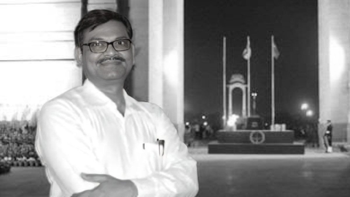 गाना गाते समय हार्ट अटैक आने से प्रोफेसर की मौत…
