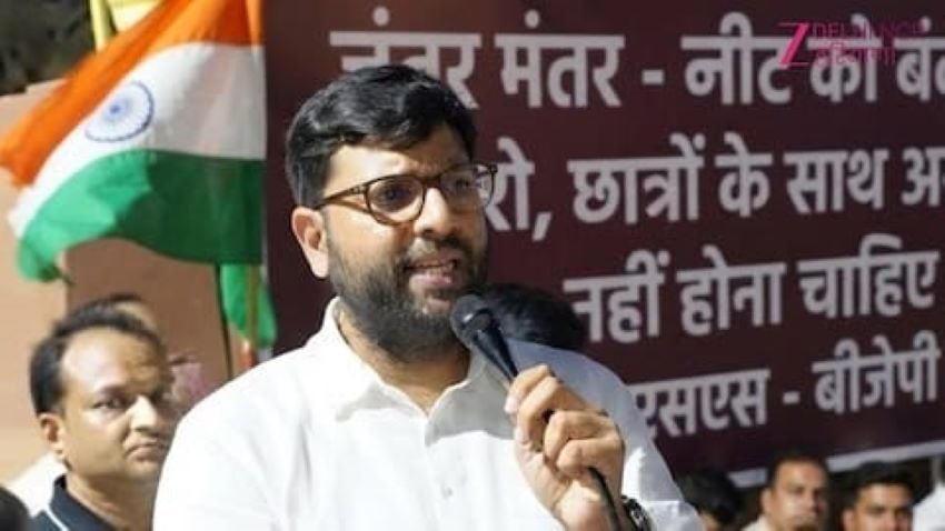 दिल्ली में छात्रों पर लाठीचार्ज के खिलाफ दिग्विजय चौटाला का बड़ा आंदोलन, सिरसा में अनिश्चितकालीन धरने पर बैठे