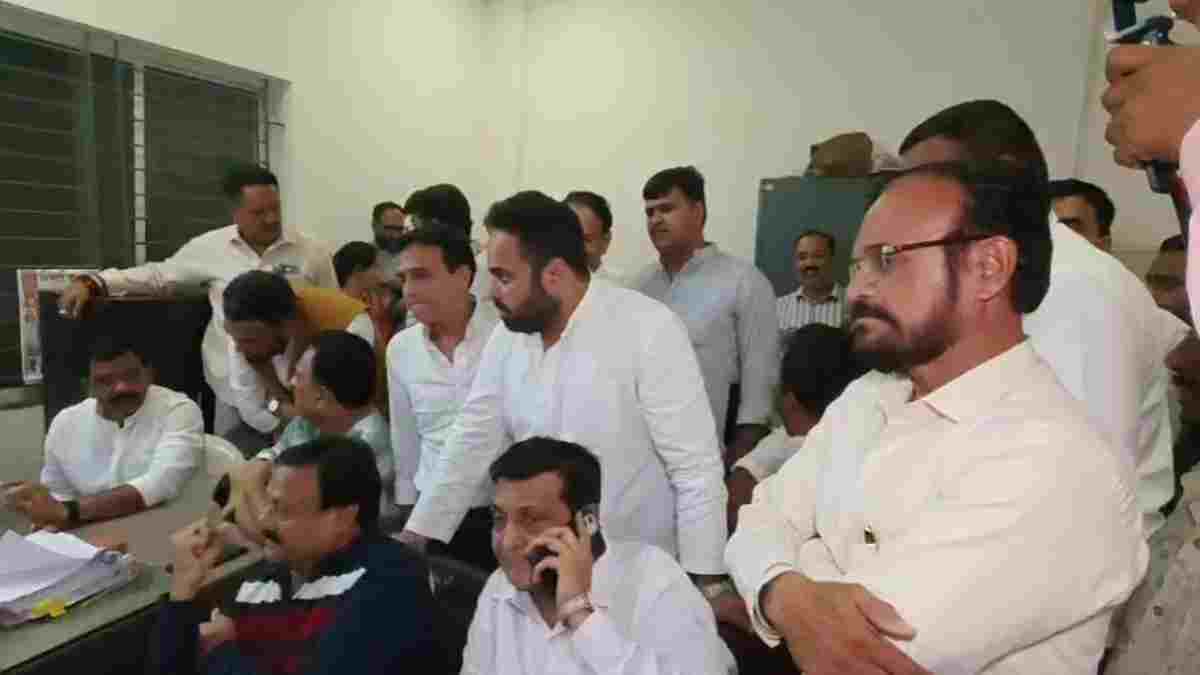 खाकी पर खादी का प्रेशर या बदले की सियासत? इंदौर में चिंटू चौकसे से 5 घंटे की पूछताछ पर गदर! कांग्रेसियों का 275 सवाल पूछने का आरोप