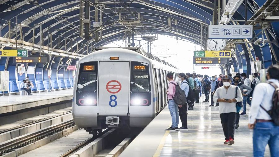 दिल्ली में प्रदर्शन के बीच सभी मेट्रो स्टेशन खुले, प्रदर्शनकारियों से शांतिपूर्वक घर लौटने की अपील