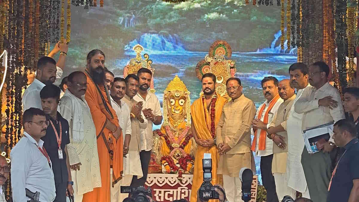 अमलीपदर की रथयात्रा में शामिल हुए मुख्यमंत्री विष्णुदेव साय, प्रदेश की खुशहाली की कामना
