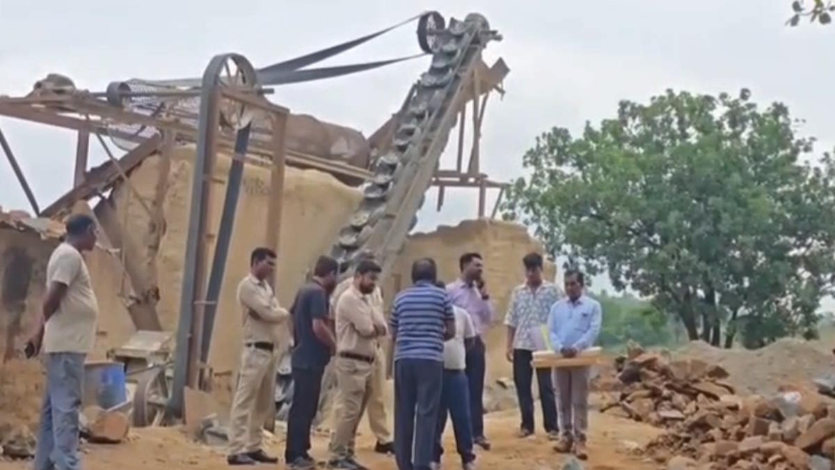 अवैध बोल्डर खदान में हुए हादसे से प्रशासन ने सीखा सबक, तीन स्टोन क्रेशर किए सील