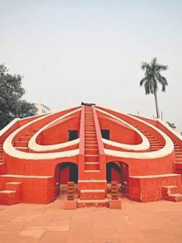 कुच्चू-पुच्चू अब तो रिजाइन कर दो.. दुल्हन की ड्रेस में लड़की का प्रोटेस्ट , देखिये वीडियो