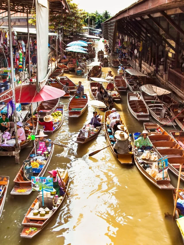 भारत के शानदार Floating Markets, जहां नावों पर सजती हैं दुकानें