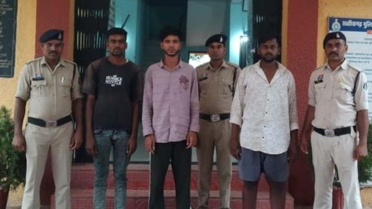 होशियारी पड़ी भारी… पहले पिता-पुत्र से चाकू की नोक पर लूट की, फिर QR कोड से ट्रांसफर कराए पैसे, अब पहुंचे सलाखों के पीछे