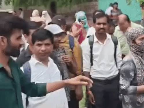 अनिल कपूर के दामाद की कंपनी में कर्मचारियों का बवाल, बोनस कटौती के विरोध में दूसरे दिन भी प्रदर्शन