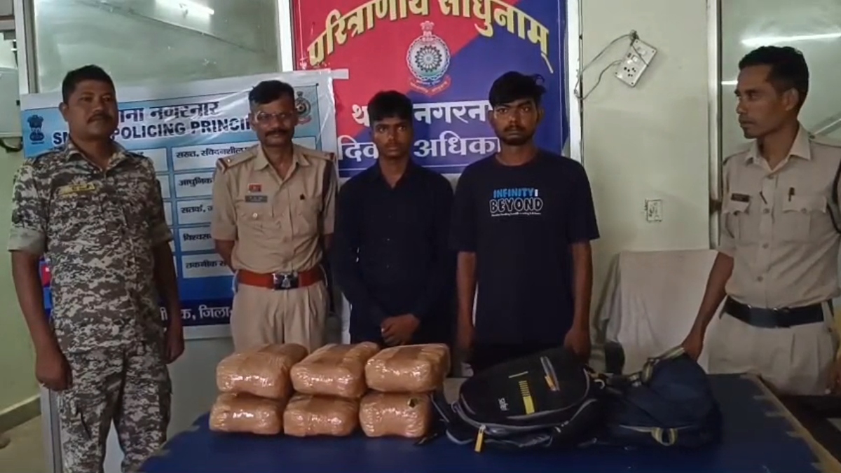 पुलिस के हत्थे चढ़े दो तस्कर: गांजे के साथ कर रहे थे बस का इंतजार, ओडिशा से UP ले जाने का था प्लान