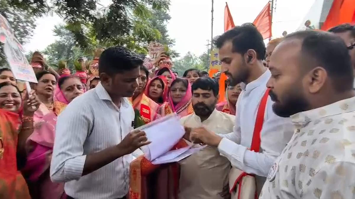 गौ माता को राष्ट्रमाता घोषित करने की मांग, राष्ट्रपति के नाम सौंपा सवा लाख लोगों के हस्ताक्षरों वाला ज्ञापन…