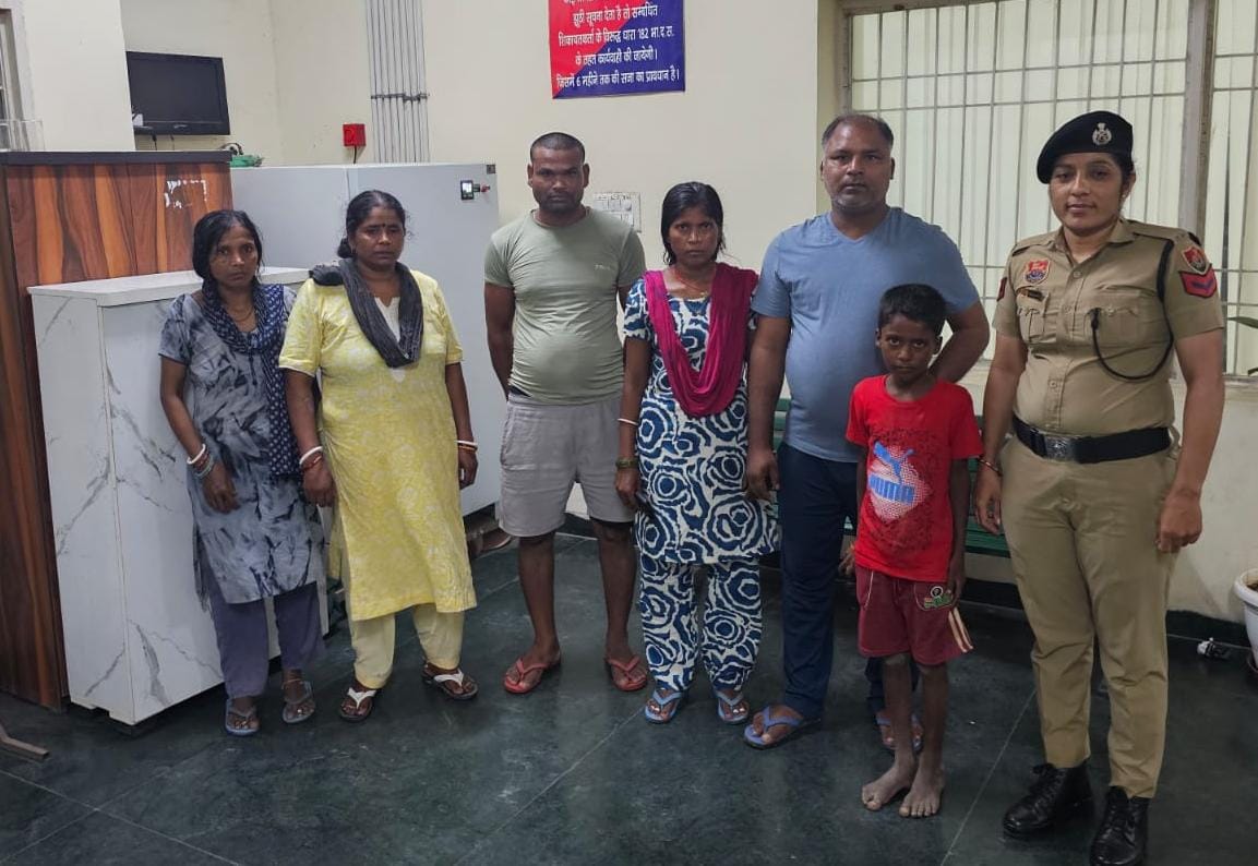 गुरुग्राम पुलिस की त्वरित कार्रवाई: परिवार से बिछड़े 10 वर्षीय मासूम को कुछ ही घंटों में परिजनों से मिलाया