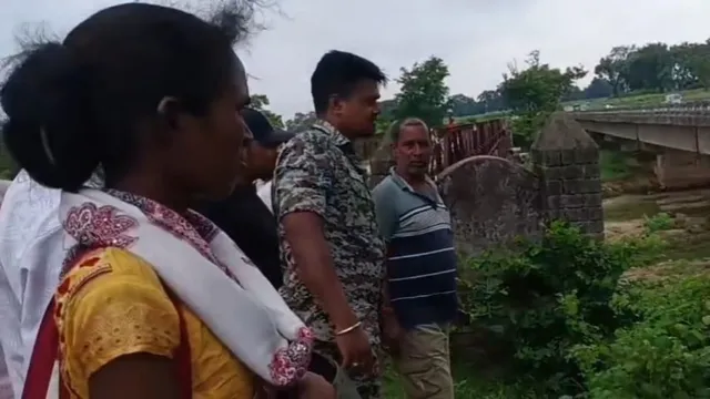 गुमला में दर्दनाक सड़क हादसा : पुल से नीचे गिरी बाइक, दो युवकों की मौत, एक ने कूदकर बचाई जान