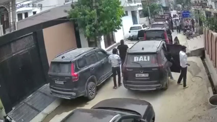गुरुग्राम में निर्माणाधीन साइट पर गाड़ियों के काफिले संग पहुंचे बदमाश, रंगदारी मांगने का आरोप