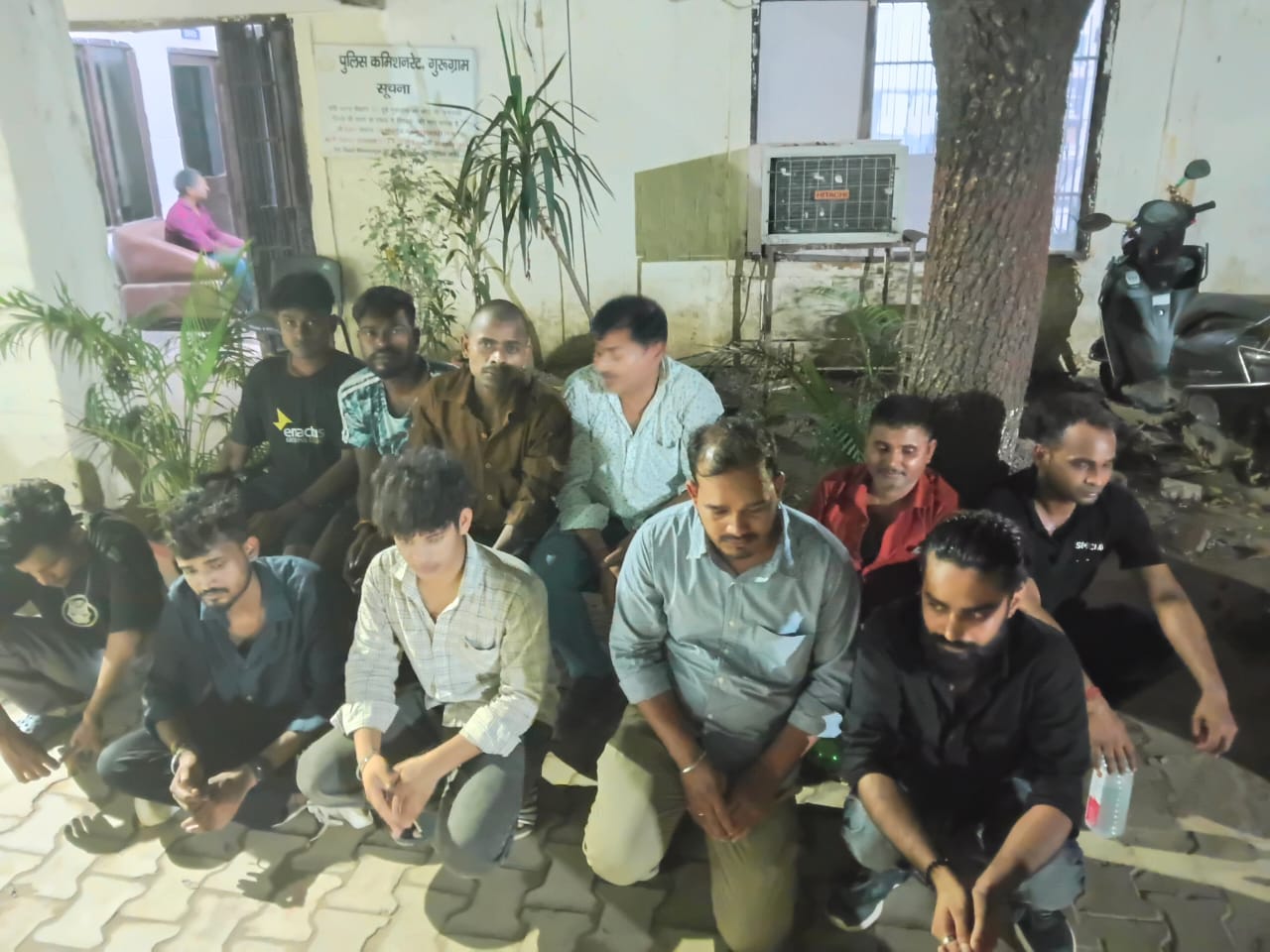 गुरुग्राम में सार्वजनिक स्थानों पर शराब पीने वालों पर बड़ी कार्रवाई, पुलिस ने एक दिन में 228 लोगों पर कसा शिकंजा