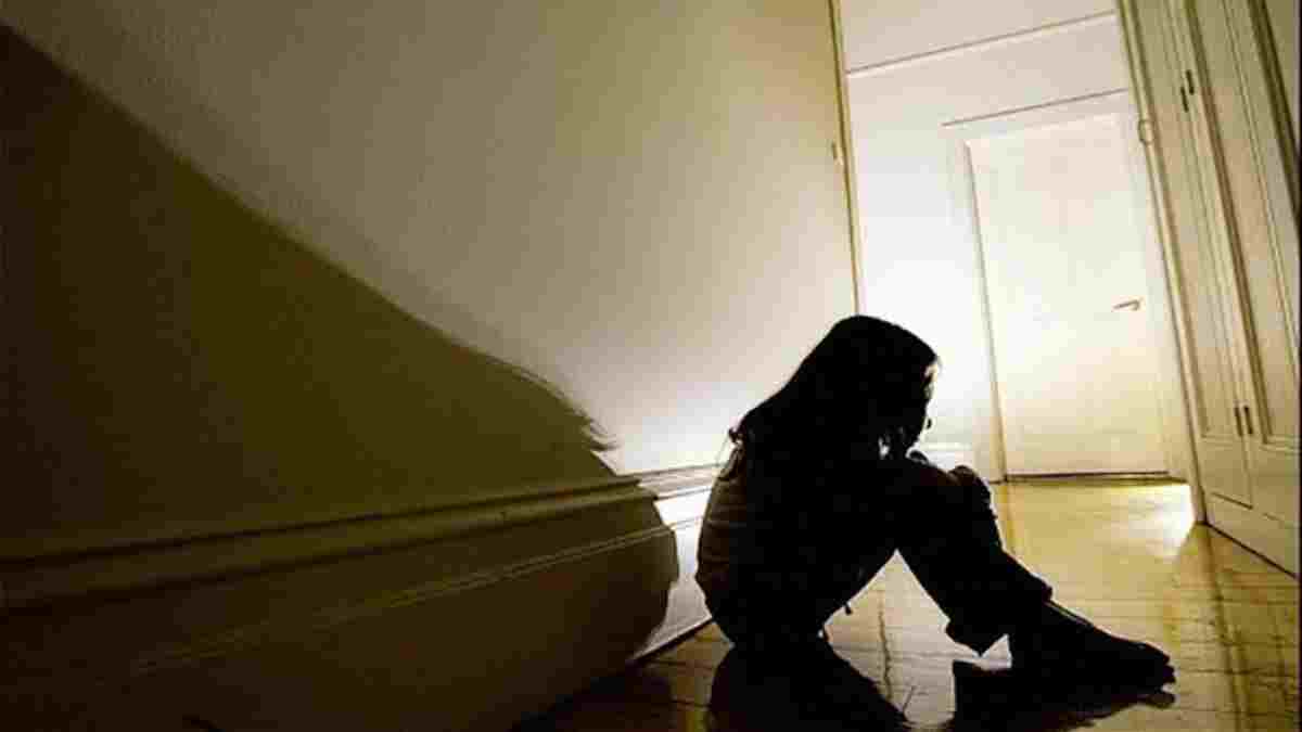 ट्यूशन टीचर की गंदी डिमांड: 10वीं की छात्रा से किया बैड टच, कहा- मेरी गर्लफ्रेंड बन जाओ