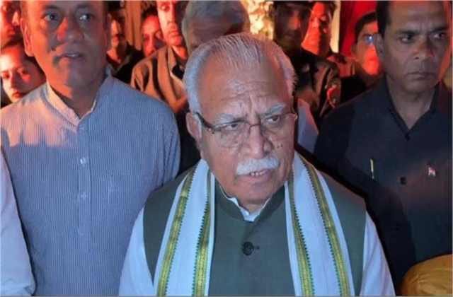 17 जुलाई की चेतावनी का असर? PM की रैली से पहले चानोत पहुंचे मनोहर लाल, ग्रामीणों से की बातचीत