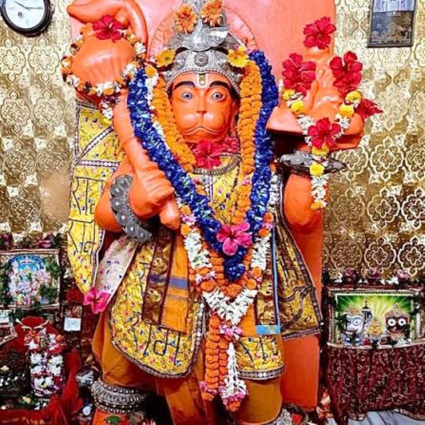 फरीदाबाद के प्राचीन मंदिर में चोरों का तांडव: हनुमान जी का 6 किलो चांदी का छत्र और मुकुट चोरी