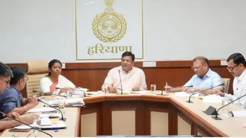 हरियाणा में स्वास्थ्य क्रांति: 5 बड़े मेडिकल कॉलेजों में बनेंगे आधुनिक हेलीपैड, गंभीर मरीजों को मिनटों में मिलेगी एयर एंबुलेंस
