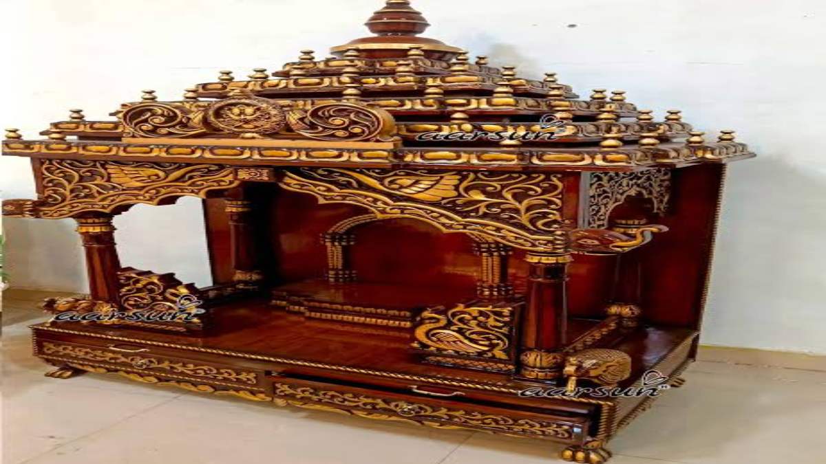 घर के मंदिर में छोटी गलती भी बन सकती है अशुभ का कारण, जानिए ध्यान में रखनी चाहिए कौन सी बातें …