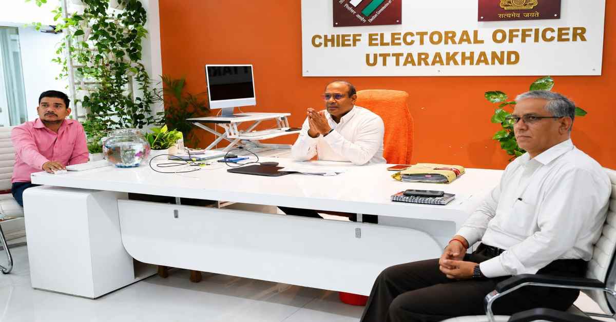 मुख्य निर्वाचन अधिकारी ने मंडल आयुक्तों के साथ की SIR अभियान की समीक्षा, कहा- फील्ड विजिट कर ऐसे पोलिंग बूथ का भ्रमण करें जहां…