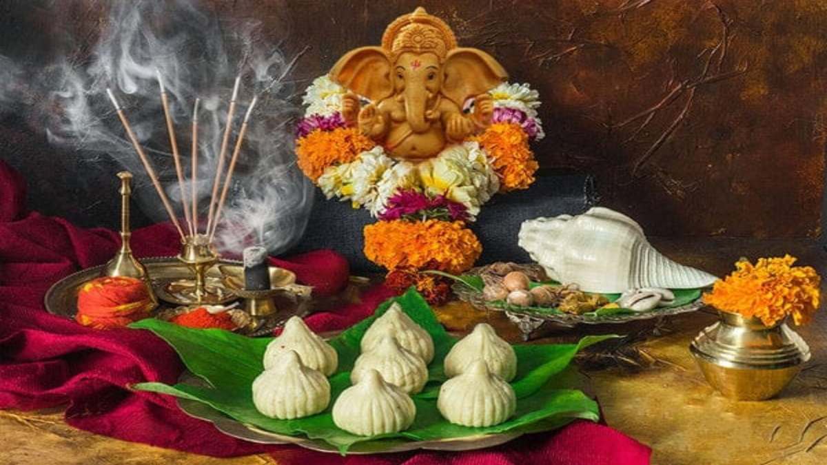 संकष्टी चतुर्थी आज : गणपति की पूजा से दूर होंगे संकट, विवाह, नौकरी में सफलता के उपाय …