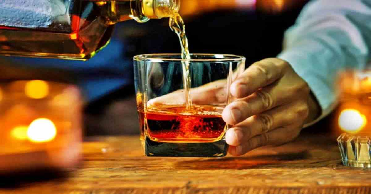 जून में शराब से यूपी के खजाने में आए 5,173 करोड़ रुपये, अवैध कारोबारियों पर चला सरकार का डंडा