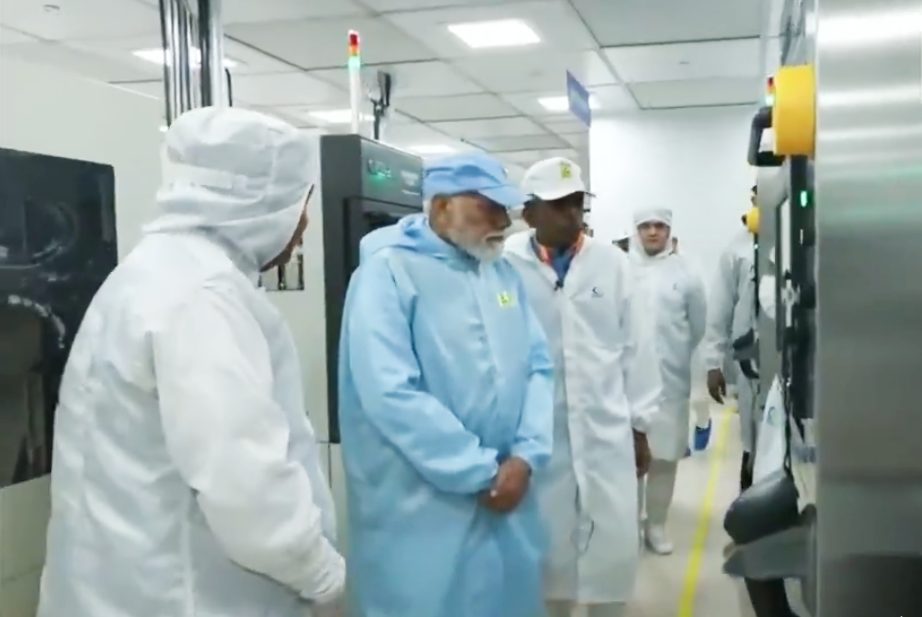 साणंद में भारत के तीसरे सेमीकंडक्टर प्लांट का उद्घाटन: पीएम मोदी बोले- ‘भारत जो ठान लेता है, करके दिखाता है’