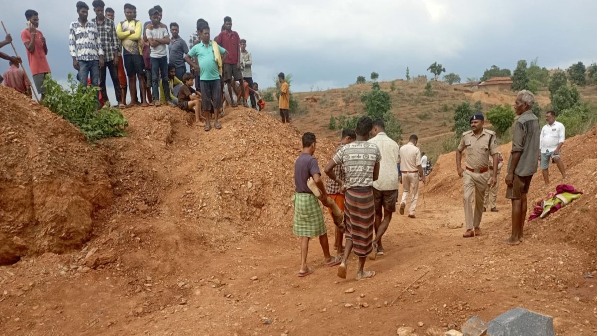 अवैध खदान में बड़ा हादसा : खुदाई के दौरान भरभराकर गिरी चट्टान, मलबे में दबने से दो मजदूरों की मौत