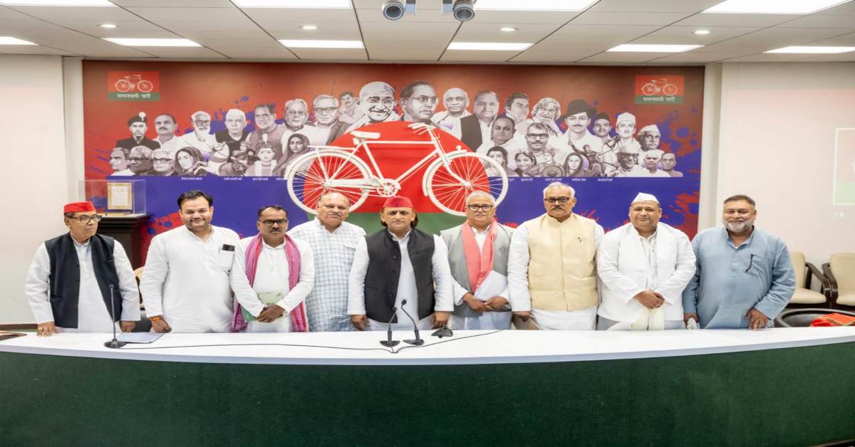 शिक्षा के रास्ते सत्ता का सफर! शिक्षकों और स्नातक मतदाताओं पर अखिलेश यादव का फोकस, 27 के लिए बनाया तगड़ा प्लान