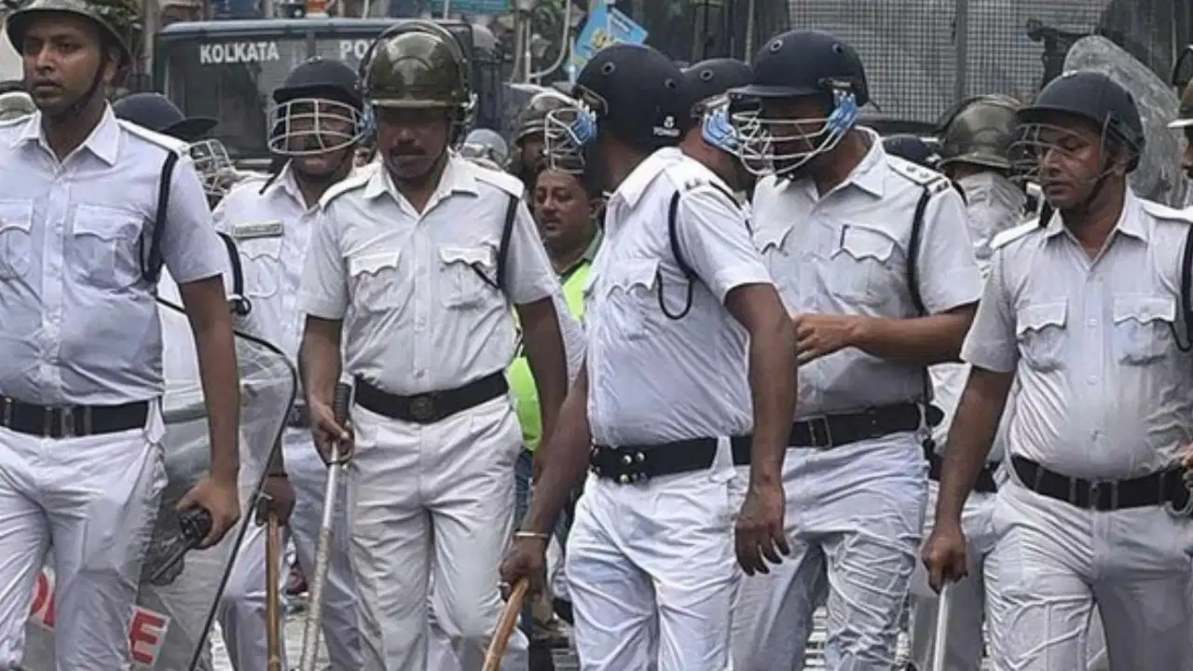 बंगाल में नाबालिग की गैंगरेप के बाद हत्या, भीड़ ने एक संदिग्ध आरोपी की पीट-पीटकर की हत्या, पुलिस सहित पत्रकारों पर भी हुआ हमला