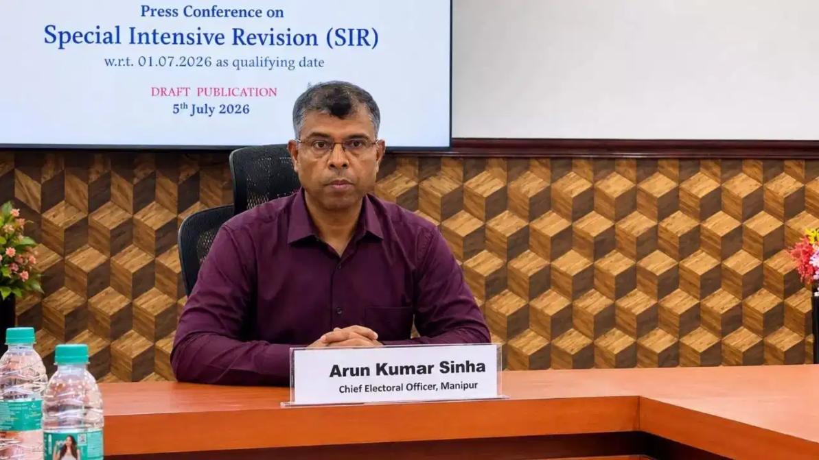 Manipur SIR: पुरुषों से फिर आगे निकलीं महिलाएं, 1.58 लाख लोगों के नाम हटे; 4 अगस्त तक कर सकेंगे दावा-आपत्ति