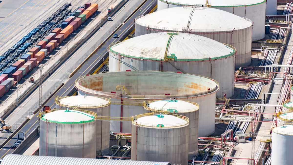 Saudi Arabia Crude Oil Price Cut : सऊदी अरब ने 26 साल की सबसे बड़ी कटौती की, IOC, BPCL और HPCL के लिए क्यों है बड़ी राहत ?