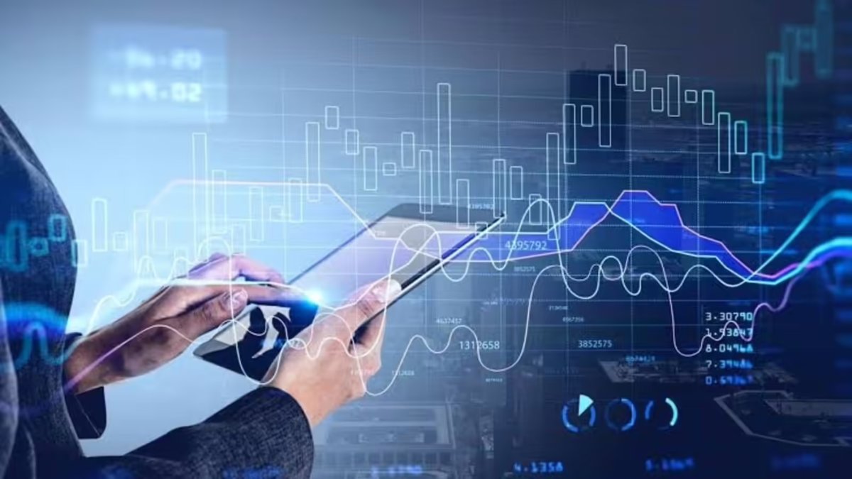 Hybrid Funds vs Bank FD : अमीर निवेशक क्यों बदल रहे निवेश की रणनीति, जानिए ज्यादा रिटर्न और टैक्स बचत का नया फॉर्मूला …