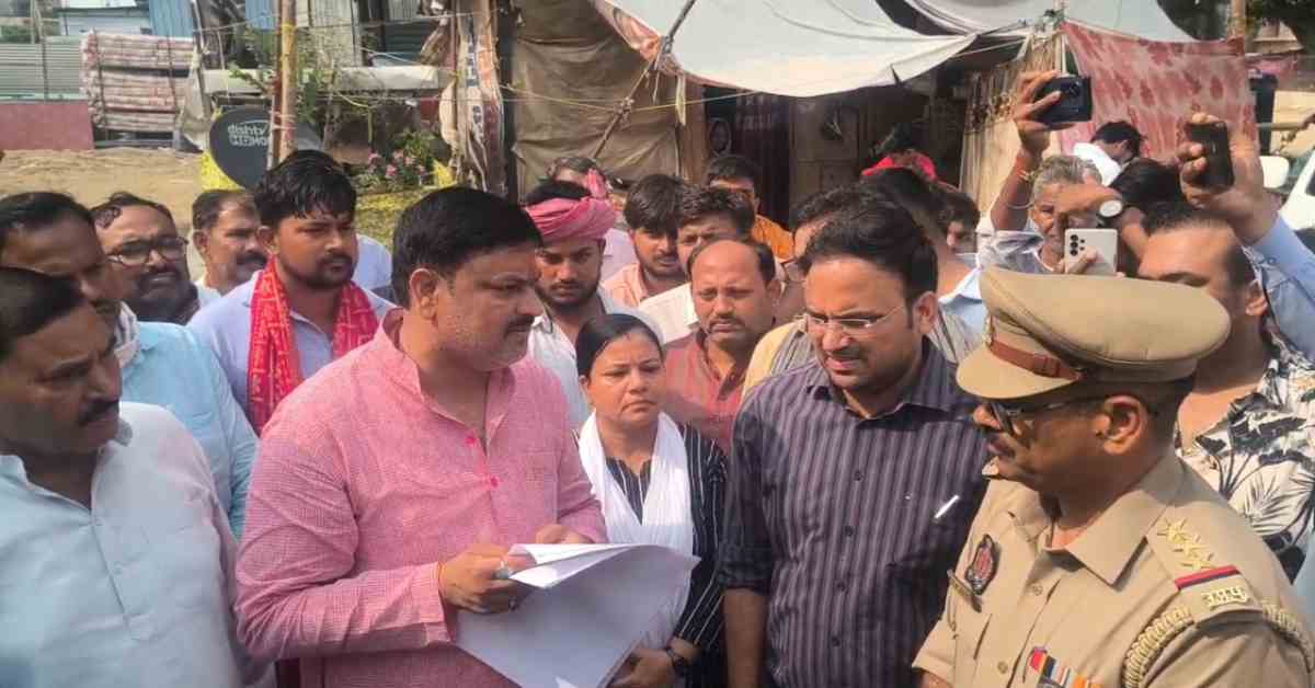 सपा नेता पवन पांडे ने अखिलेश के खिलाफ ‘फेक वीडियो’ वायरल करने वालों पर FIR की मांग, राम मंदिर ट्रस्ट पदाधिकारियों पर भी उठाए सवाल