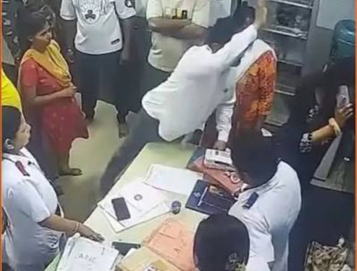 मुंबई में शिंदे के पार्षद की अस्पताल में गुंडागर्दी, डॉक्टरों को बेरहमी से पीटा, 6 लोगों पर केस दर्ज- Video