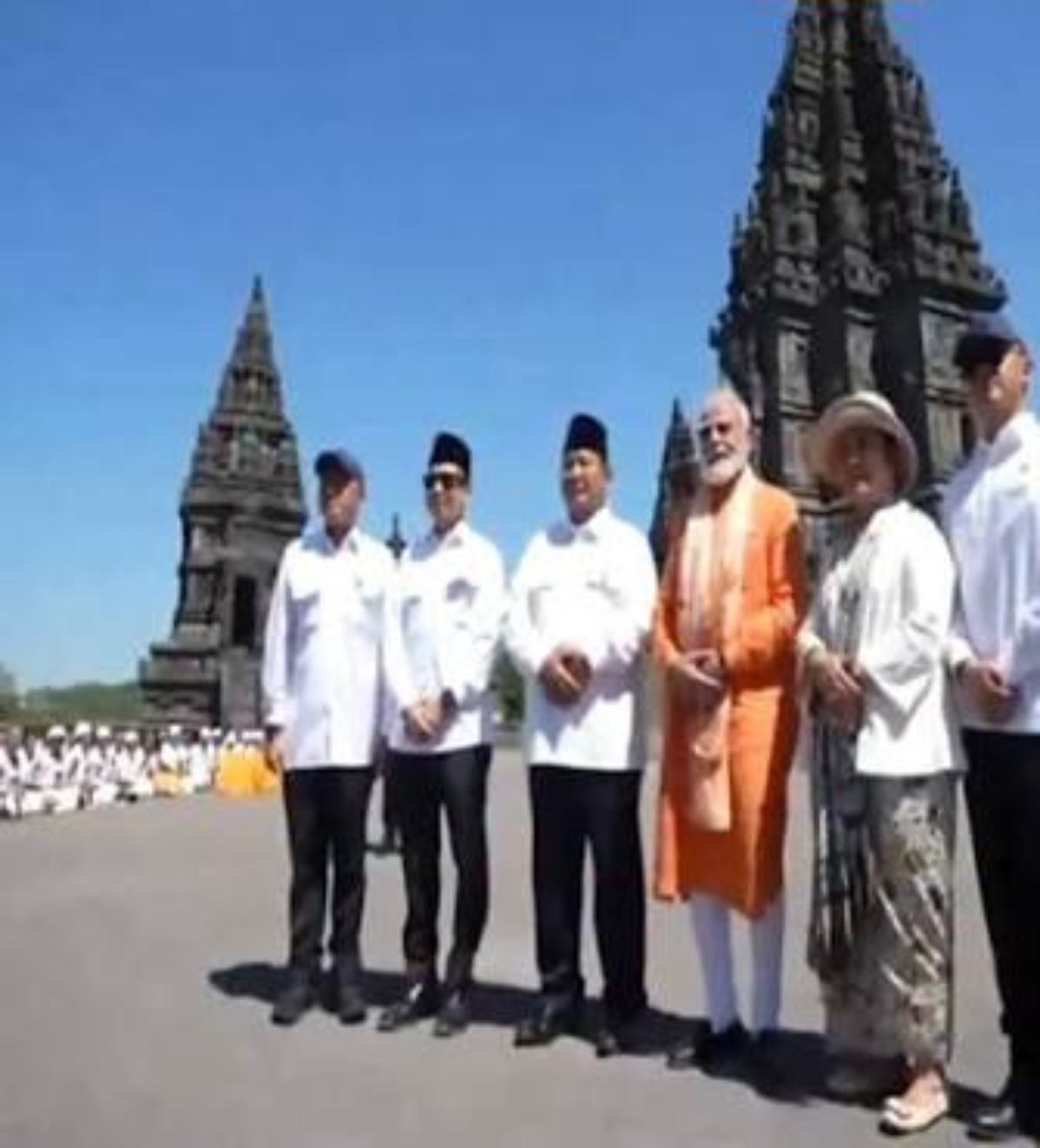 विश्वभर के मंदिरों को संवार रहा भारत, PM मोदी ने इंडोनेशिया के 1000 साल पुराने ‘प्रम्बानन मंदिर’ में की प्रार्थना