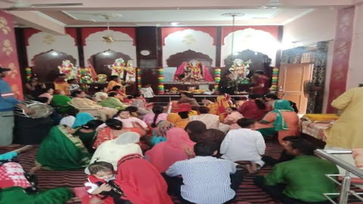 जीवन में बढ़ते तनाव और नकारात्मकता से चाहिए राहत, मंदिर जाकर शुरू करें यह काम …